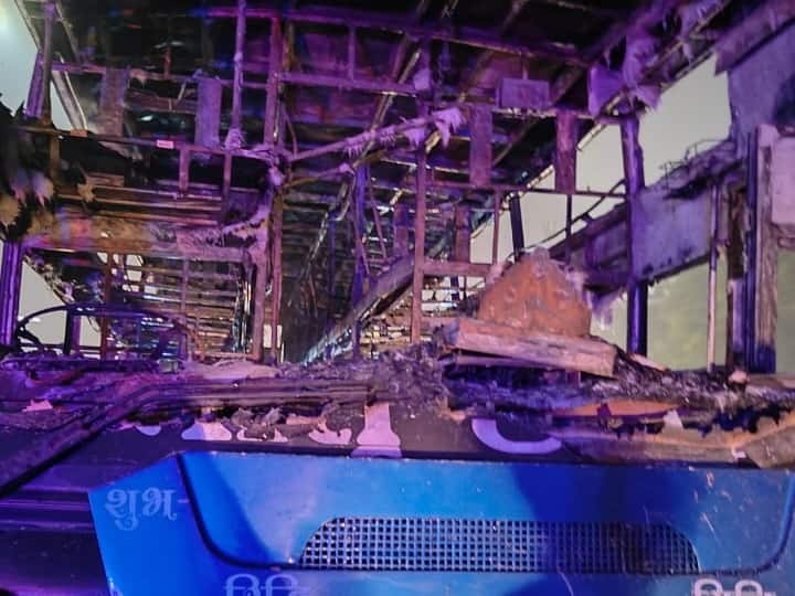 Gurugram Volvo bus filled with passengers catches fire Gurugram Bus Fire: गुरुग्राम में यात्रियों से भरी बस में लगी आग, दो की मौत, कइयों ने खिड़की से कूदकर बचाई जान