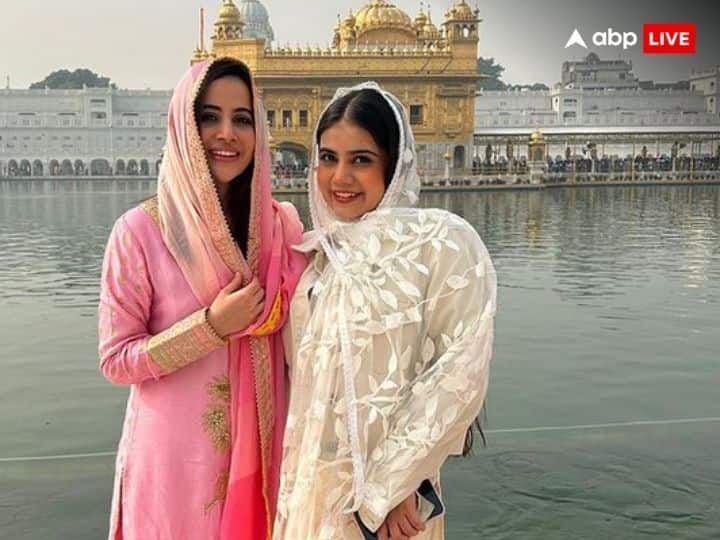 uorfi javed visit golden temple wear pink suit look simple social media viral सिर पर दुपट्टा, हाथ जोड़े Uorfi Javed ने गोल्डन टेंपल में टेका मत्था, एक्ट्रेस का संस्कारी अंदाज देख फैंस के उड़ गए होश