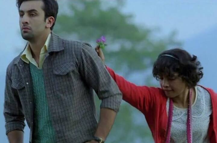 साल 2012 में आई बर्फी में रणबीर कपूर और प्रियंका चोपड़ा की जोड़ी देखने को मिली थी. हांलाकि, प्रियंका से पहले अनुराग बसु रणबीर के अपोजिट कैटरीना को कास्ट करना चाहते थे. ये फिल्म बॉक्स ऑफिस पर ब्लॉकबस्टर साबित हुई थी. इस फिल्म में प्रियंका के अभियन की जमकर सराहना की गई थी.