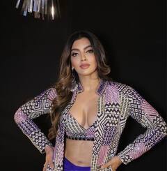 Akanksha Puri Photo: દિવાળીના તહેવારો પર આકાંક્ષા પુરીએ શેર કરી ગ્લેમરસ તસવીરો