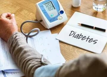 Diwali Diabetes Health Tips: દિવાળી પર જો મીઠાઇ ખાવાથી વધી જાય છે બ્લડ સુગર, તો આ રીતે ડાયાબિટીસને કરો કંટ્રોલ