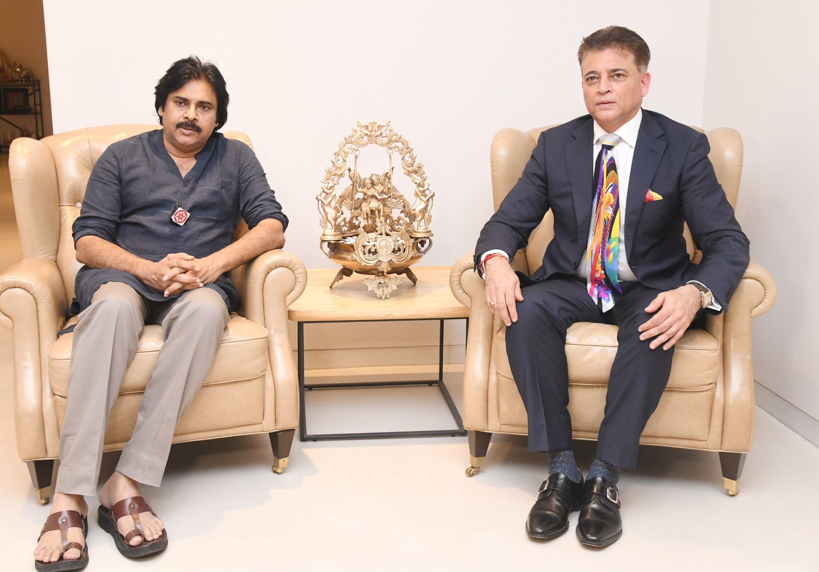 Tarun Ghulati Meets Pawan Kalyan: జనసేనాని పవన్ కళ్యాణ్ మద్దతు కోరిన లండన్ మేయర్ అభ్యర్ధి