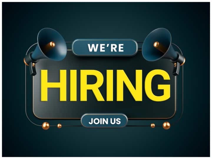 आवेदन करने के लिए 1000 रुपये शुल्क देना होगा. आरक्षित श्रेणी को शुल्क नहीं देना है. सेलेक्शन हो गया तो अधिकतम सैलरी महीने के 1,40,000 रुपये तक है. शुरुआती सैलरी 40 हजार रुपये है.