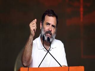 Rahul Gandhi in Madhya pradesh Ambikapur says We hug you BJP urinates on you நாங்க உங்கள கட்டிப்பிடிக்கிறோம்.. ஆனா, பாஜகவினர் உங்க மேல சிறுநீர் கழிக்கிறாங்க - ராகுல் காந்தி 