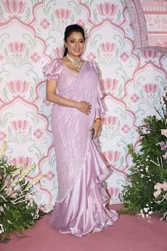 Diwali 2023: દિવાળી પાર્ટીમાં સજીધજીને પહોંચી ટીવીની 'અનુપમા', પિન્ક કલરની શિમરીમાં Rupali Gangulyનો ક્લાસી લૂક