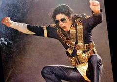 ਮਰਨ ਤੋਂ ਬਾਅਦ ਵੀ ਪੈਸਾ ਕਮਾ ਰਹੇ ਇਹ ਮਸ਼ਹੂਰ ਮਰਹੂਮ ਸਿਤਾਰੇ, ਮਾਈਕਲ ਜੈਕਸਨ ਇਸ ਸੂਚੀ 'ਚ ਪਹਿਲੇ ਨੰਬਰ 'ਤੇ