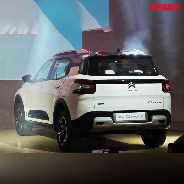 दूसरा नाम सिट्रोएन सी3 एयरक्रॉस एसयूवी का है, जिसमें 444 लीटर का बूट स्पेस मौजूद है. इस एसयूवी की शुरुआती कीमत 10 लाख रुपए एक्स-शोरूम है.