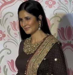 Ramesh Taurani Diwali Bash: પ્રોડ્યુસર રમેશ તૌરાનીની દિવાળી પાર્ટીમાં ટ્રેડિશનલ લૂકમાં પહોંચી કેટરિના, ફ્લોરલ લહેંગામાં લાગી સુંદર