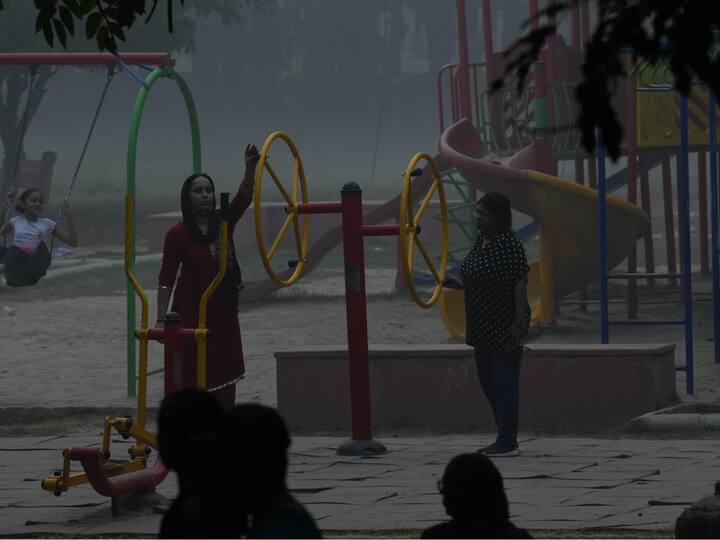 The air quality in Delhi continued to remain in 