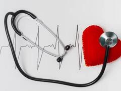 Health Tips: बदलते मौसम में बार-बार सीने में हो रहा है दर्द तो इग्नोर न करें, हो सकती है ये बीमारी