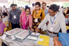 क्या EVM का बटन दबाने पर वोट डालने वाले को लग सकता है करंट?