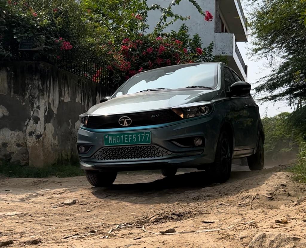 Tata Tiago EV: क्या आपकी पहली इलेक्ट्रिक कार 'टाटा टियागो' होनी चाहिए और क्यों? डिटेल में समझ लीजिये 