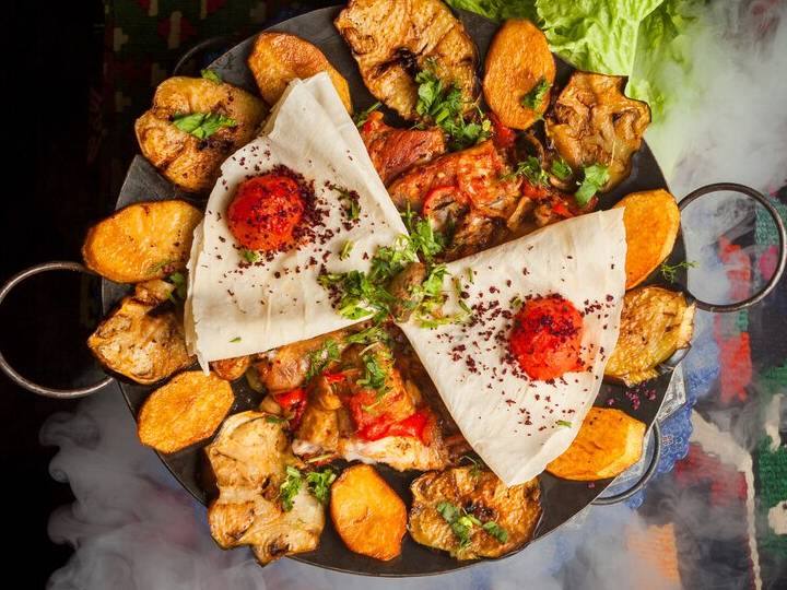 इन कबाबों में एक खास तरह की सुगंध के लिए इसे घी में पकाया गया है. आप इसे डिनर और लंच से लेकर शाम के नाश्ते में भी परोस सकते हैं. इस शानदार कबाब को आप पुदीने की चटनी के साथ परोस सकते हैं. इस दिवाली इस रेसिपी को एक बार जरूर आजमाएं.