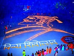 PHOTO : पंधरा हजार पणत्यांच्या मदतीने साकारली शिवाजी महाराजांची प्रतिमा