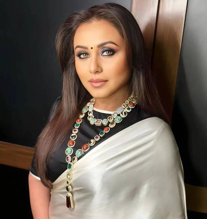 रानी मुखर्जी – बॉलीवुड की खूबसूरत एक्ट्रेस रानी मुखर्जी भी इस लिस्ट में हैं. अपने करियर में कई हिट फिल्में देने वाली रानी मुखर्जी का दिल किसी हीरो नहीं बल्कि डायरेक्टर पर आया था. एक्ट्रेस ने फिल्ममेकर आदित्य चोपड़ा से शादी की है. शादी के बाद दोनों एक बेटी के पेरेंट्स बने और अपनी लाइफ में काफी खुश भी हैं.