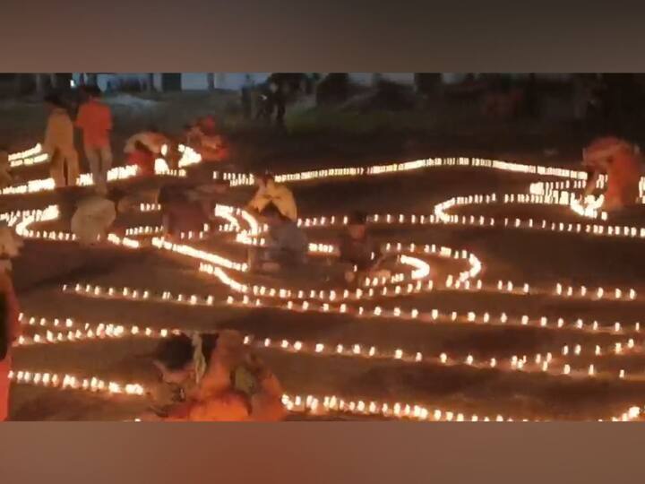 महाराजांची प्रतिमा तयार करण्यासाठी स्वतः विद्यार्थ्यांनी 5 हजार पणत्या जमवल्या होत्या.