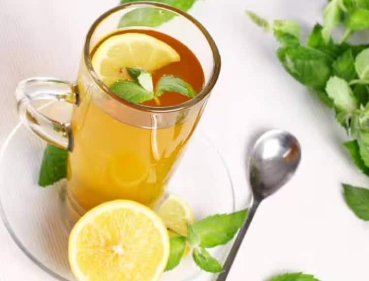 lemon-water-lower-blood-pressure-by-relaxing-blood-vessels