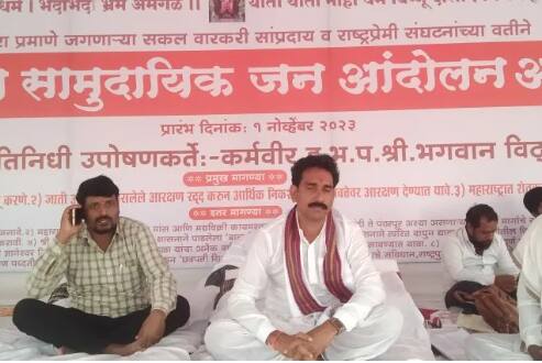 Pune News  The health of Maharaj Kokren  on hunger strike deteriorated alandi Pune News : आळंदीत उपोषणाला बसलेल्या महाराज कोकरेंची तब्येत खालावली; पोलीस आणि प्रशासनाने बळजबरीने केलं रुग्णालयात दाखल