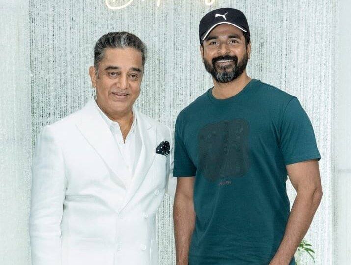கிட்ஸ்களின் மனதை பிடித்த சிவகார்த்திகேயன் கமல்ஹாசனின் பிறந்தநாள் பார்ட்டிக்கு வந்திருந்தார்.