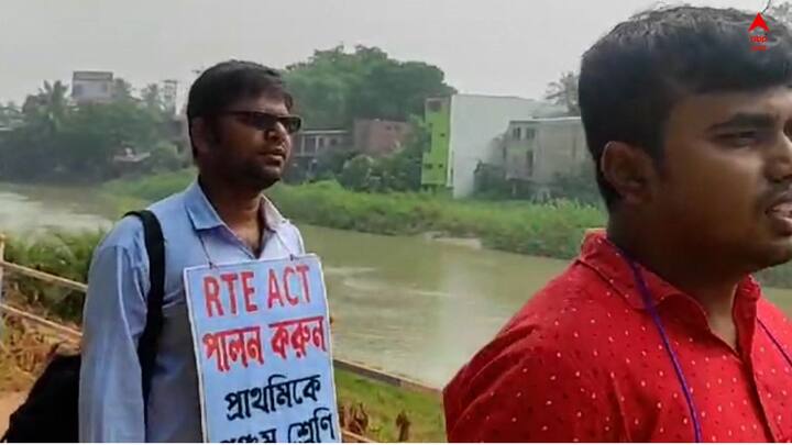 দশমীর দিন মহিষাসুরমর্দিনী রূপে তাঁরা চালিয়েছিলেন অভিনব প্রতিবাদ। কেউ সেজেছিলেন দুর্গা, কেউ লক্ষ্মী, সরস্বতী, গণেশ, কার্তিক।