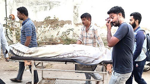 Gujarat Crime:  ફટાકડા ફોડવાને લઈ ખૂની ખેલ ખેલાયો,  પડોશીએ છાતીમાં છરી મારી પતાવી દીધા