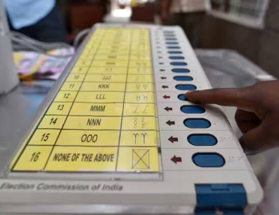 EVM: ਚੋਣਾਂ ਦੌਰਾਨ ਵਰਤੀਆਂ ਗਈਆਂ ਈਵੀਐਮਜ਼ ਨੂੰ ਲੈ ਕੇ ਲੋਕਾਂ ਦੇ ਮਨਾਂ ਵਿੱਚ ਕਈ ਸਵਾਲ ਹਨ। ਖਾਸ ਕਰਕੇ ਦੂਰ-ਦੁਰਾਡੇ ਦੇ ਪਿੰਡਾਂ ਵਿੱਚ ਇਸ ਸਬੰਧੀ ਵੱਖ-ਵੱਖ ਗੱਲਾਂ ਹਨ।