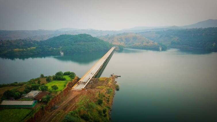 Ahmednagar Latest news Inauguration of Pimparkane bridge in Ahmednagar district after 17 years Maharashtra news Ahmednagar News : तब्बल 17 वर्षांची प्रतीक्षा, अहमदनगरचा पिंपरकणे पुल अखेर सर्वांसाठी खुला, 60 किमीचा प्रवास वाचणार!