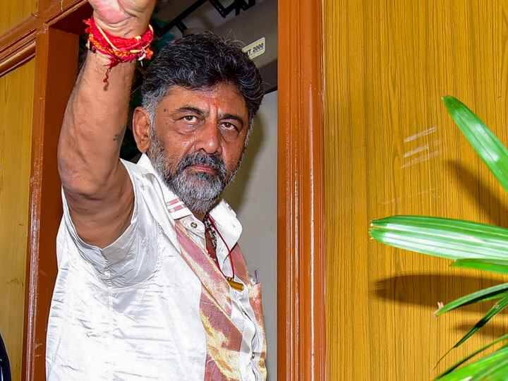 DK Shivakumar Says Congress Operation Hastha will happen on November 15 Karnataka JDS BJP कर्नाटक की राजनीति में आएगा भूचाल? 'ऑपरेशन हस्त' को लेकर डीके शिवकुमार का बड़ा दावा