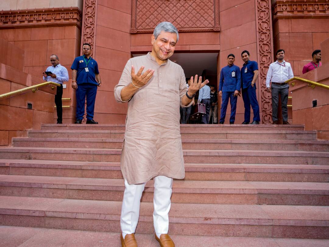 Railway Minister Ashwini Vaishnaw Hops On The 'Just Looking Like A Wow' Trend With Vande Bharat Train Pics Railway Minister Ashwini Vaishnaw Hops On The