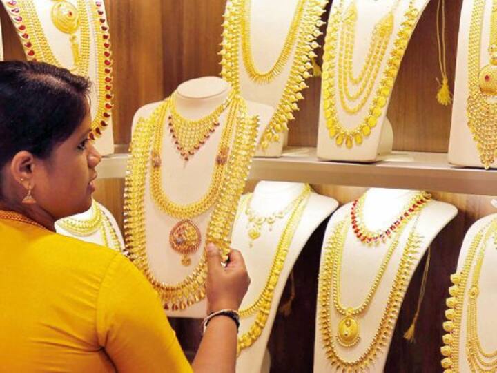 gold prices to reach rs 63000 during diwali says report gold rate hike latest news Gold Rate : यंदाच्या दिवाळीत सोन्याला झळाळी! सोन्याचे दर 63,000 रुपयांच्या पुढे जाण्याची शक्यता