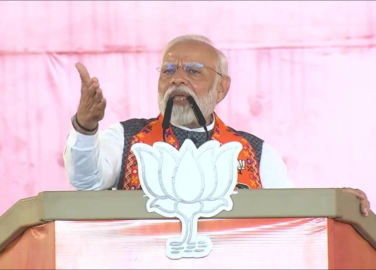 PM Narendra Modi  Inaugurate Surat Diamond Bourse today said BJP will have a historic victory in 2024 detail marathi news PM Narendra Modi : 2024 मध्ये भाजपचा ऐतिहासिक विजय होणार, सूरतमध्ये पंतप्रधान मोदींनी व्यक्त केला विश्वास