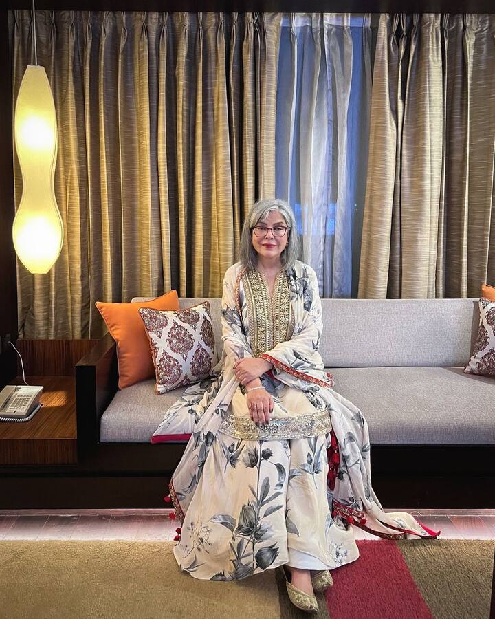 जीनत ने इस पोस्ट में बताया था कि उन्हें 40 साल पहले आंख के पास चोट लग गई थी जिसकी वजह से अब उन्हें देखने में परेशानी हो रही थी.