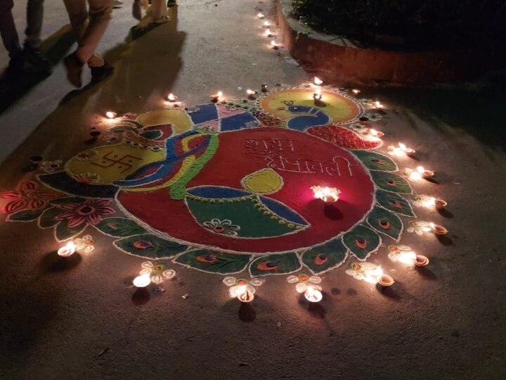 Diwali 2023: बनारस हिन्दू यूनिवर्सिटी में धूमधाम से मनाई गई दिवाली, जगमगा उठा पूरा कैंपस