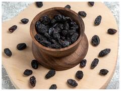 काली किशमिश खाने से महिलाओं को मिलते हैं कई फायदे, इसे रोजाना भिगोकर जरूर खाएं