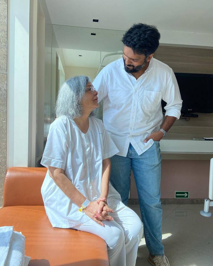 हिंदी सिनेमा की दिग्गज एक्ट्रेस जीनत अमान ने हाल ही में अपनी आंखों की सर्जरी कराई है. इस बात की जानकारी एक्ट्रेस ने खुद अपने इंस्टाग्राम पर पोस्ट शेयर कर दी है.