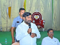 కర్ణాటకలో కరెంటు తీగలు పట్టుకుంటా, మీరు తెలంగాణలో పట్టుకోండి - మంత్రి సెటైర్లు