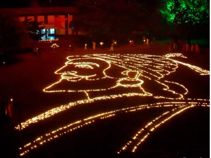 तर, तब्बल 2 एकर परिसरात पंधरा हजार पणत्यांच्या मदतीने शिवाजी महाराजांनी प्रतिमा साकारली गेली आहे.