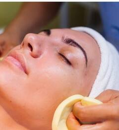 Face Waxing: ਇਨ੍ਹਾਂ ਔਰਤਾਂ ਨੂੰ ਨਹੀਂ ਕਰਨੀ ਚਾਹੀਦੀ ਫੇਸ ਵੈਕਸਿੰਗ