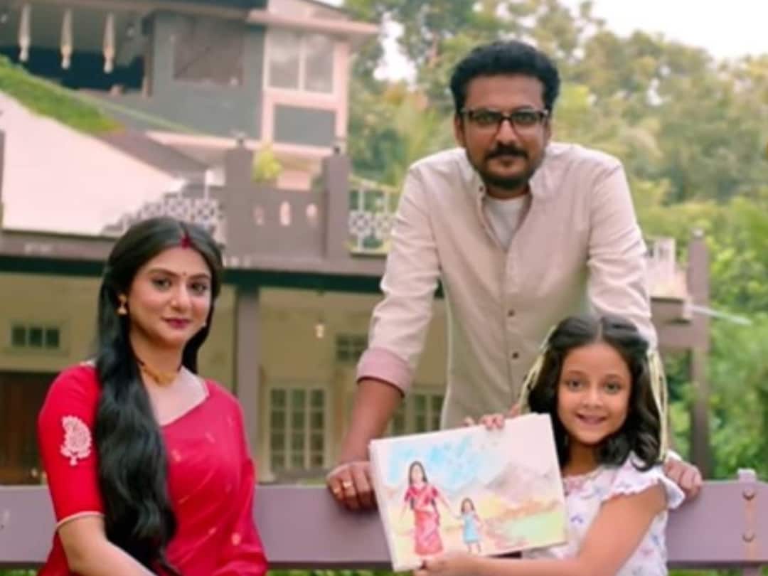 Zee Bangla will be introducing a new mega show, Alor Kole, starring Kaushik Roy and Swikriti Majumdar New Serial: পুপুলকে মায়ের মতো আগলে রাখবে কে? প্রশ্নের উত্তর নিয়ে আসছে নয়া ধারাবাহিক 'আলোর কোলে'