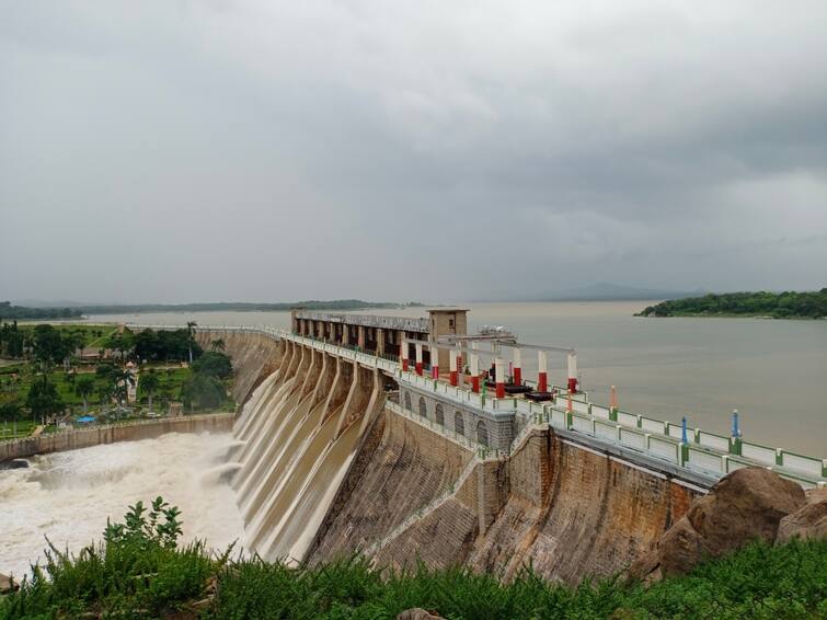 Sathanur dam Release of 1710 thousand cubic feet of water Tenpenna River flood warning for coastal people TNN சாத்தனூர்  அணையில் இருந்து 1710 ஆயிரம் கனஅடி தண்ணீர் திறப்பு - கரையோர மக்களுக்கு வெள்ள அபாய எச்சரிக்கை