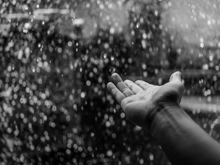 संयुक्त राष्ट्र से संबद्ध वर्ल्ड मीटियरोलॉजिकल ऑर्गनाइजेशन ने साल 2017 की अपनी एक रिपोर्ट में बताया था कि दुनिया के 50 से ज्यादा देशों में क्लाउड सीडिंग को आजमा चुके हैं. चीन, अमेरिका, रूस, ऑस्ट्रेलिया और जापान जैसे प्रमुख देश इसमें शामिल हैं.