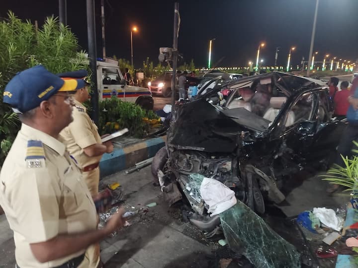 Mumbai Accident News :  वरळी वांद्रे सी लिंकवरील टोल नाक्याजवळ वाहनांचा भीषण अपघात झाला असून चार जण जखमी झाले आहेत.