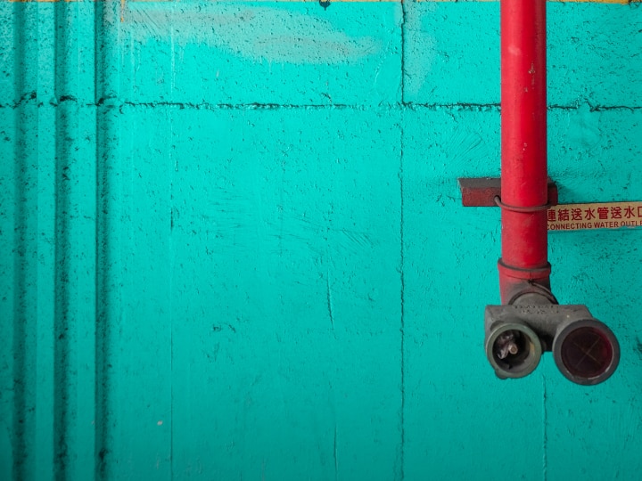 गैस सिलेंडर का नया कनेक्शन लेने में आने वाले खर्च की बात करें तो दिल्ली में 14.2 Kg गैस सिलेंडर की कीमत 903 रुपये है. वहीं 19 Kg कमर्शियल का 1833 रुपये है.