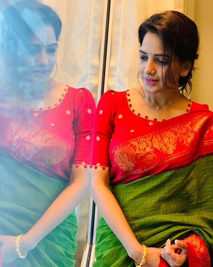 சீரியல் சினிமாவை தாண்டி, பிக்பாஸ் தமிழ் 5, பிபி ஜோடிகள் சீசன் 2 ஆகிய ரியாலிட்டி நிகழ்ச்சிகளில் பங்குபெற்றுள்ளார்.