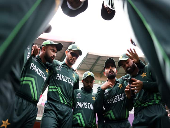 World Cup: Pakistan are virtually out of contention for a place in the semifinals following New Zealand's win over Sri Lanka but still have an outside chance to set up a semifinal meet with India.