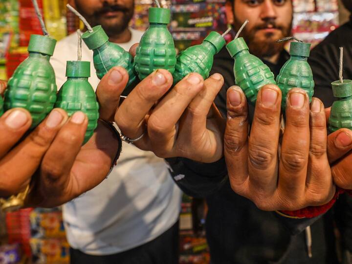 मुंबई लगातार खराब वायु गुणवत्ता से जूझ रही है. दिवाली नजदीक आते ही शहर को प्रदूषण से निपटने के लिए चुनौती का सामना करना पड़ रहा है.