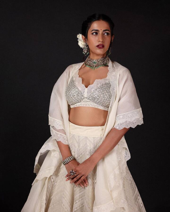 నాగబాబు కూతురిగానే కాకుండా.. యాంకర్గా, యాక్టర్గా, ప్రొడ్యూసర్గా పేరు తెచ్చుకుంది.