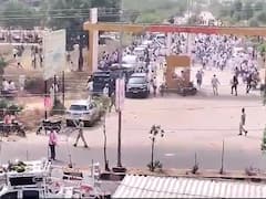 నామినేషన్ల పర్వంలో ఉద్రిక్తత - రాళ్లతో కొట్టుకున్న బీఆర్ఎస్-బీజేపీ నేతలు