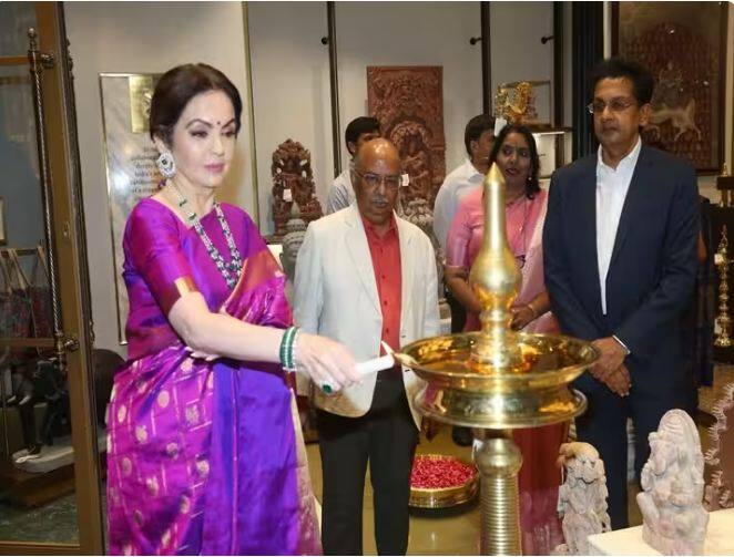 Reliance Retail opens first 'Swadesh' store, artisans and craftsmen will get big help Reliance Retail ਨੇ ਖੋਲ੍ਹਿਆ ਪਹਿਲਾ Swadesh Store, ਕਾਰੀਗਰਾਂ ਤੇ Craftsmen ਨੂੰ ਮਿਲੇਗੀ ਵੱਡੀ ਮਦਦ