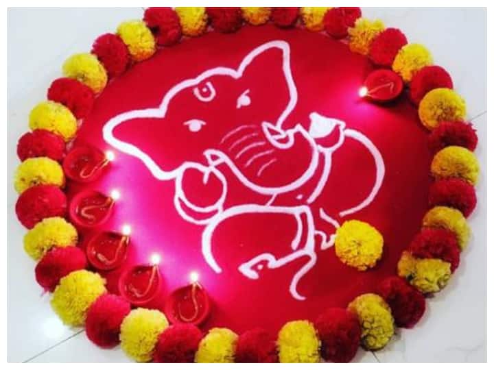 इस बार दिवाली पर आप रंगोली बनाना चाहते हैं तो घर को सजाने के लिए खूबसूरत रंगोली डिजाइन को पहले अपने दिमाग में तैयार कर लीजिए. रंगोली बनाने का आइडिया नहीं है तो यहां से ले सकते हैं.